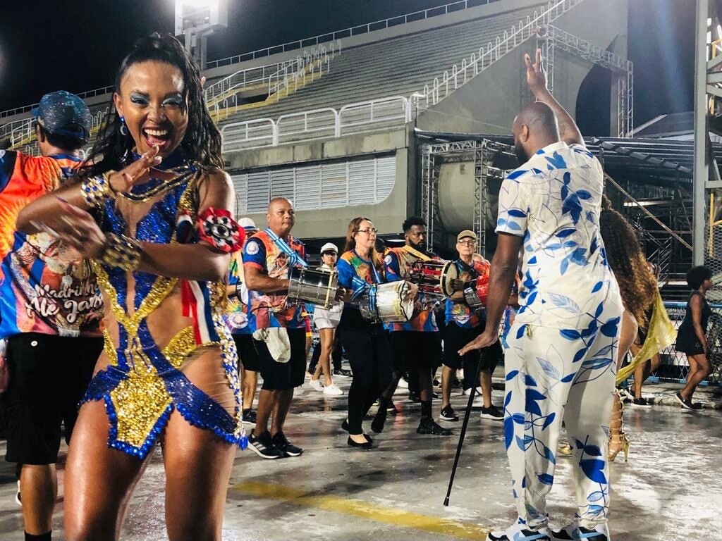 , « Énormément d&rsquo;émotions mélangées » : cette prof de samba danse pour les plus grandes écoles de Rio